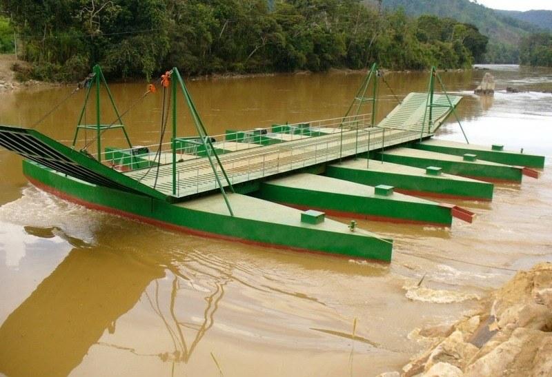 Barcaza fluvial y accesos — Barcaza del río Zamora