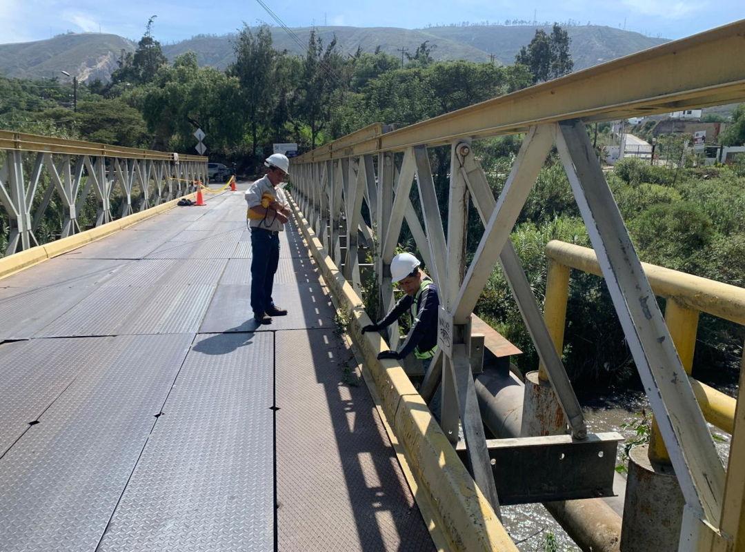 Puente vehicular sobre el río Monjas — fotografía 3 de 11